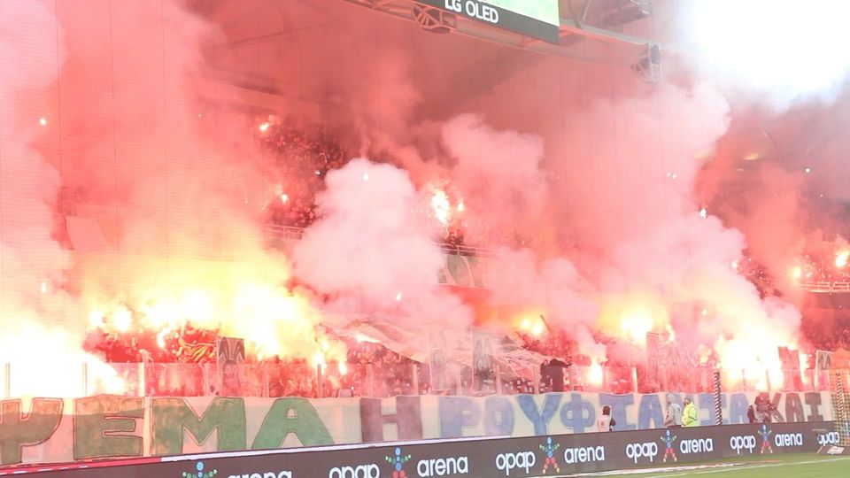 Τρομερή ατμόσφαιρα στην OPAP Arena (VID)