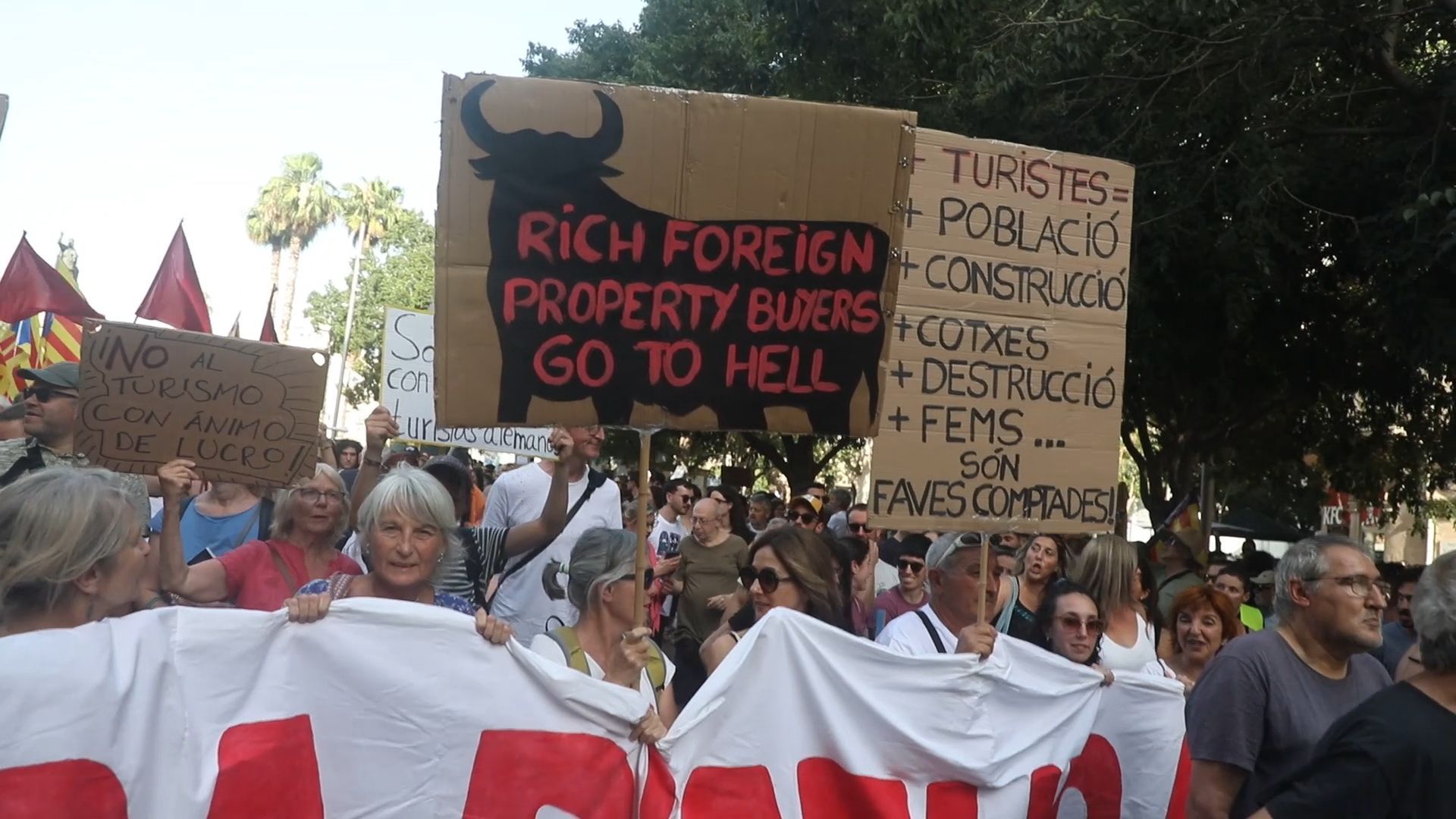 Video: Massentourismus auf Mallorca: Proteste gegen Besucheransturm