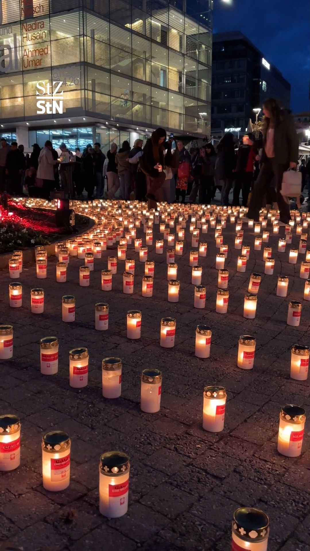 Stuttgart-z-ndet-ein-Lichtermeer-aus-Kerzen