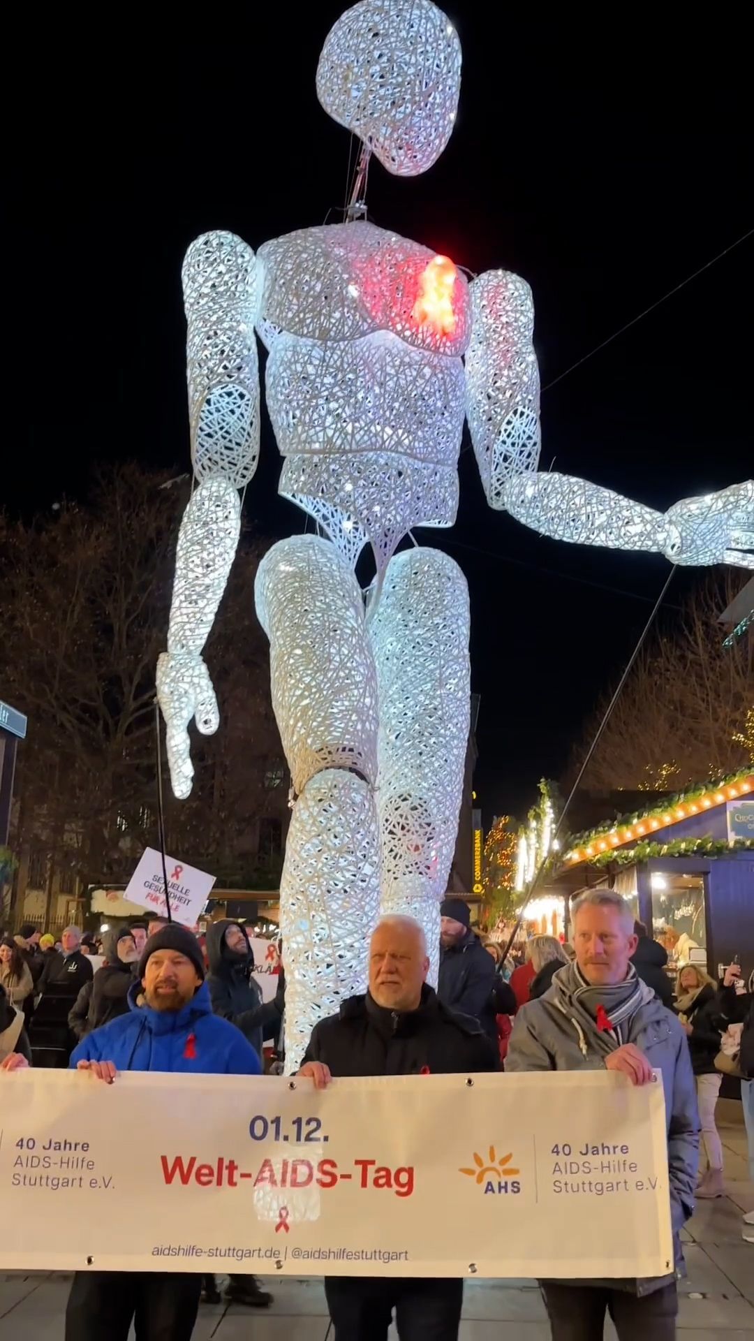 Spektakuläre Aktion zum Welt-Aids-Tag in Stuttgart