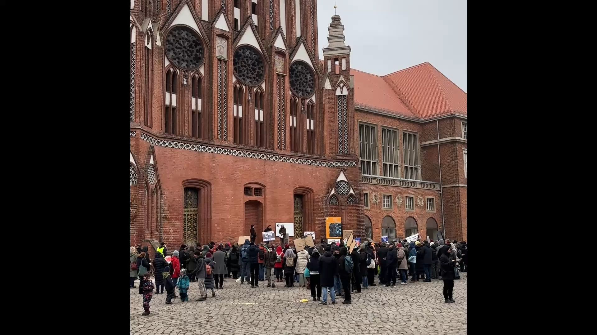 Video: Protest gegen Kultur-Kürzungen in Frankfurt (Oder)