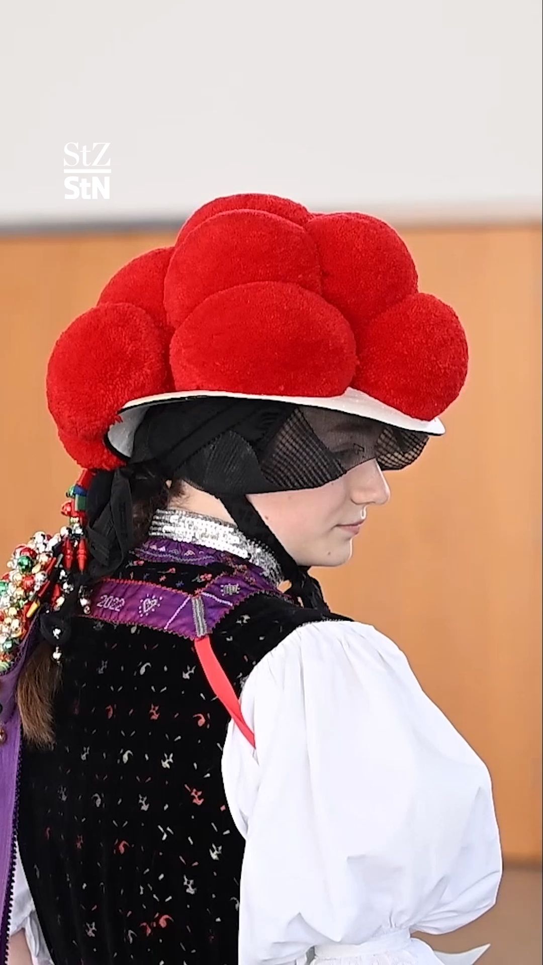 Video: Mit Bollenhut: Trachtenträger aus Gutach geben Stimme für Landtagswahl ab