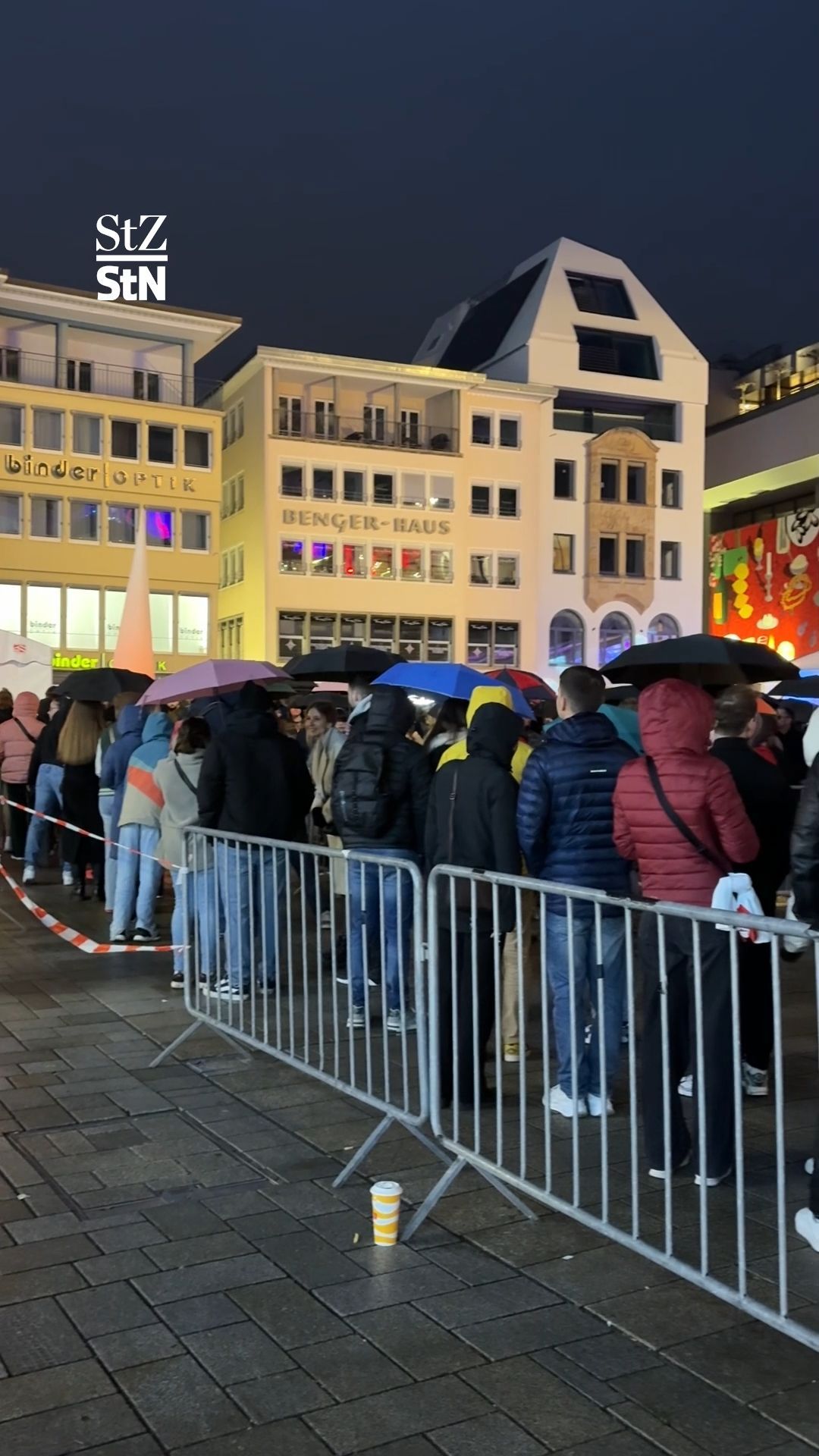 Video: Lange Nacht der Museen in Stuttgart: Warteschlangen trotz Regen