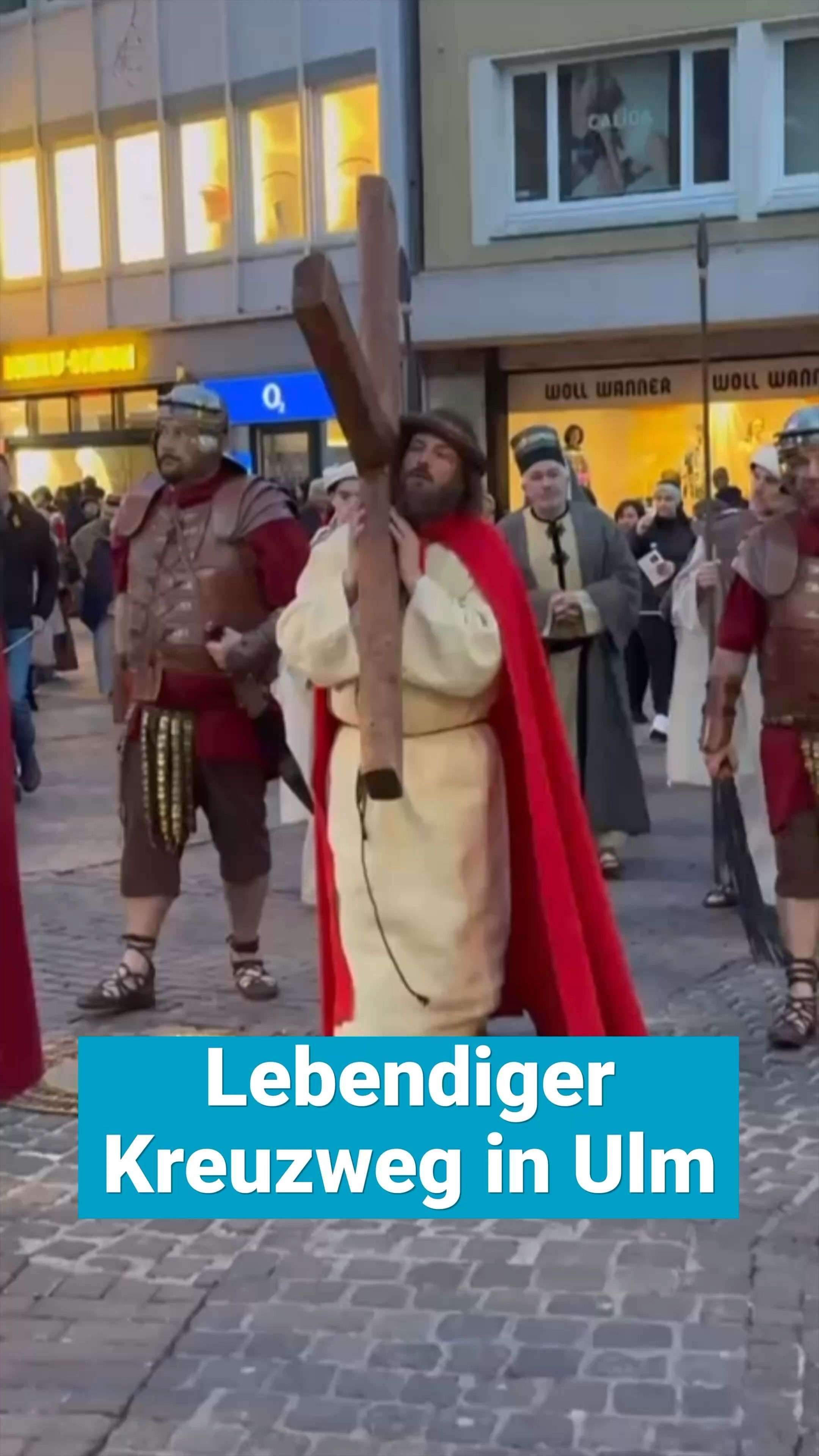 Video: Lebendiger Kreuzweg in Ulm
