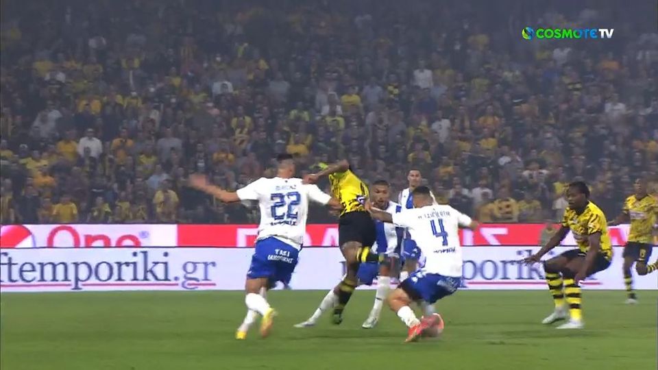 Κατάπιε πέναλτι ο Φωτιάς (VIDEO)