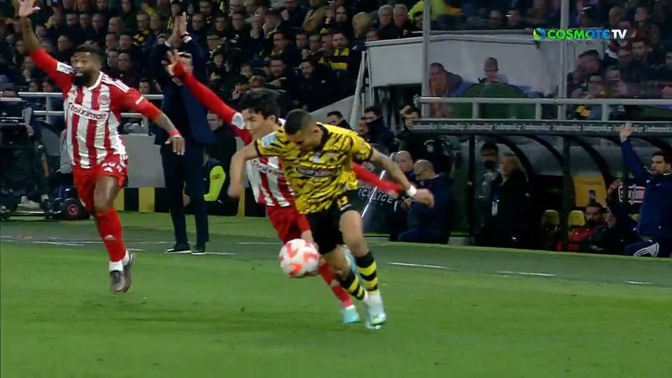 Ο Πινέδα σκοράρει και ο ρέφερι το ακυρώνει (VID)