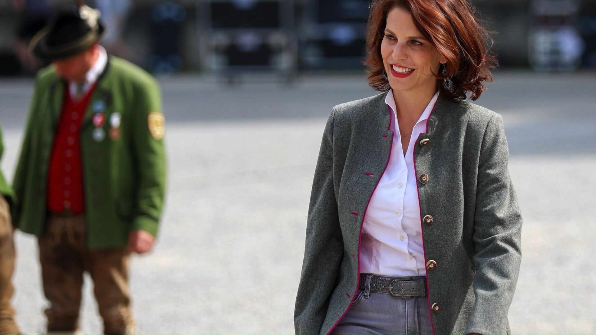 Edtstadler's Transformation: New Office, New Clothes for the Governor