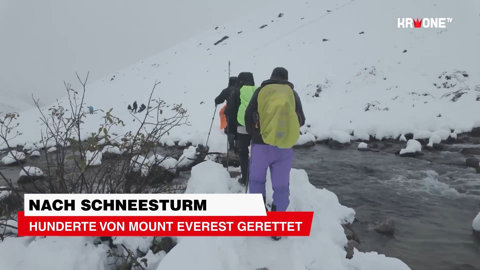 Snowstorm: Hiker rescued on Mount Everest!