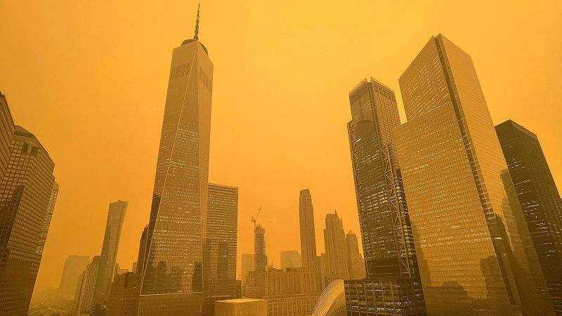 Mars oder Manhattan? New York in Rauch von Waldbränden gehüllt