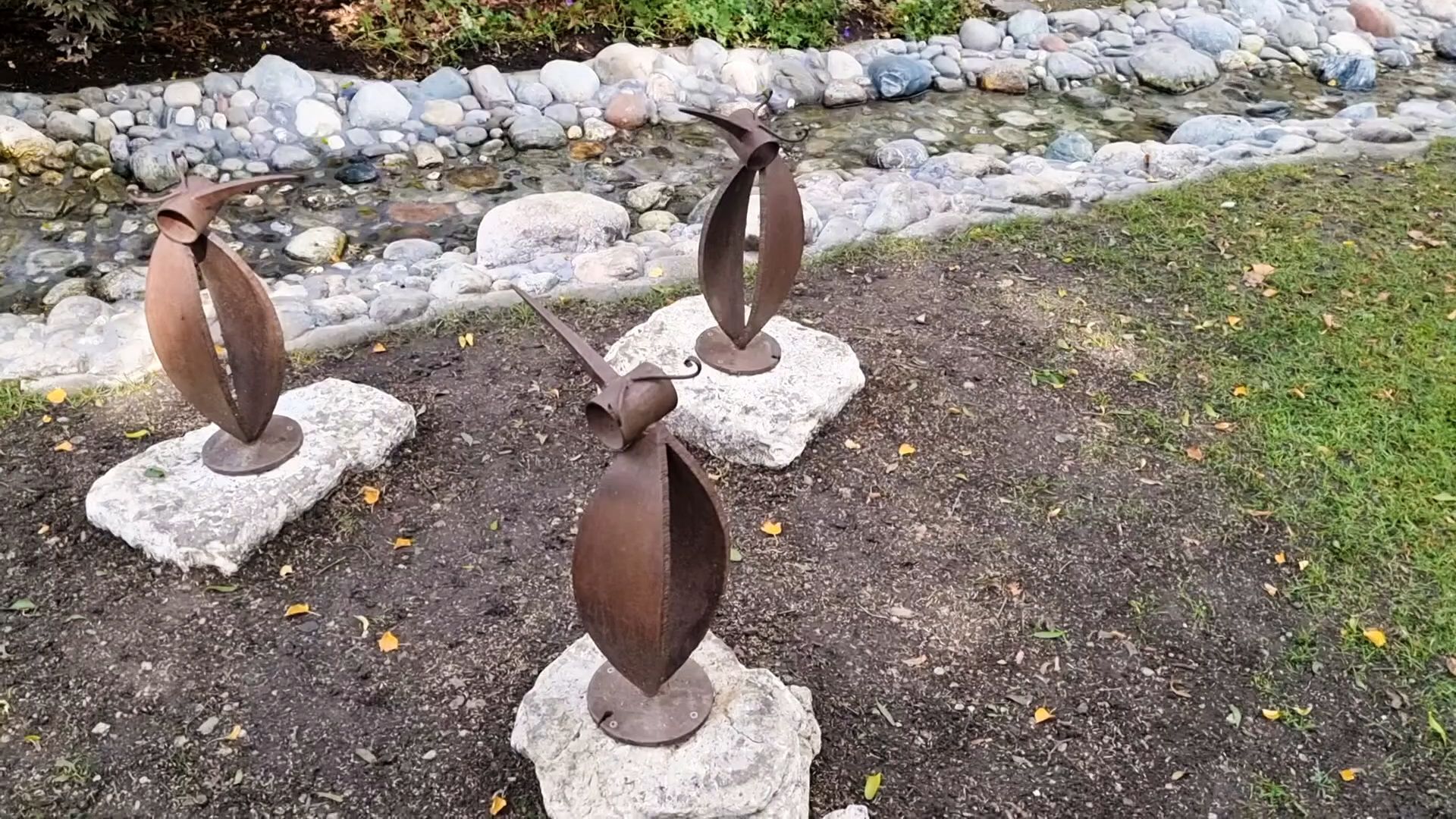 Pinguinskulpturen im Ortenaupark sorgen für Aufregung