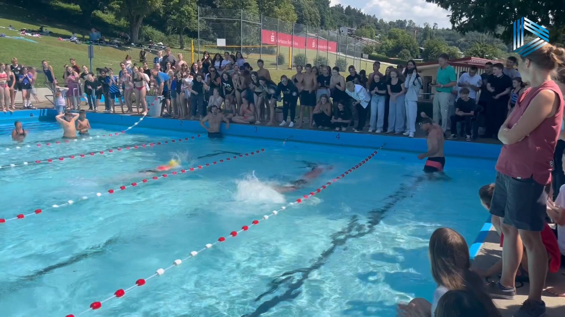 Video: Lehrer-Staffel beim Simbacher Schwimmturnier