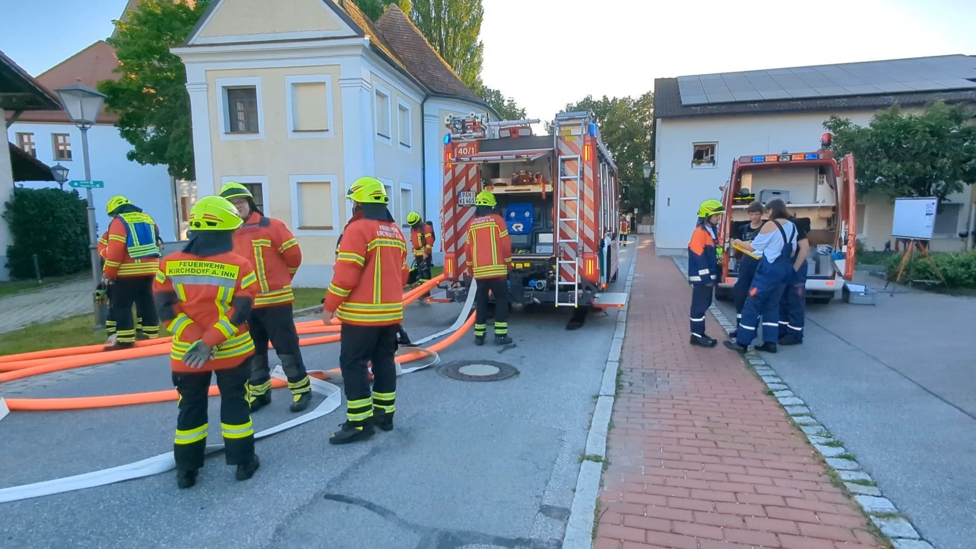 Video: Feuerwehr trainiert Ernstfall in Eventlocation