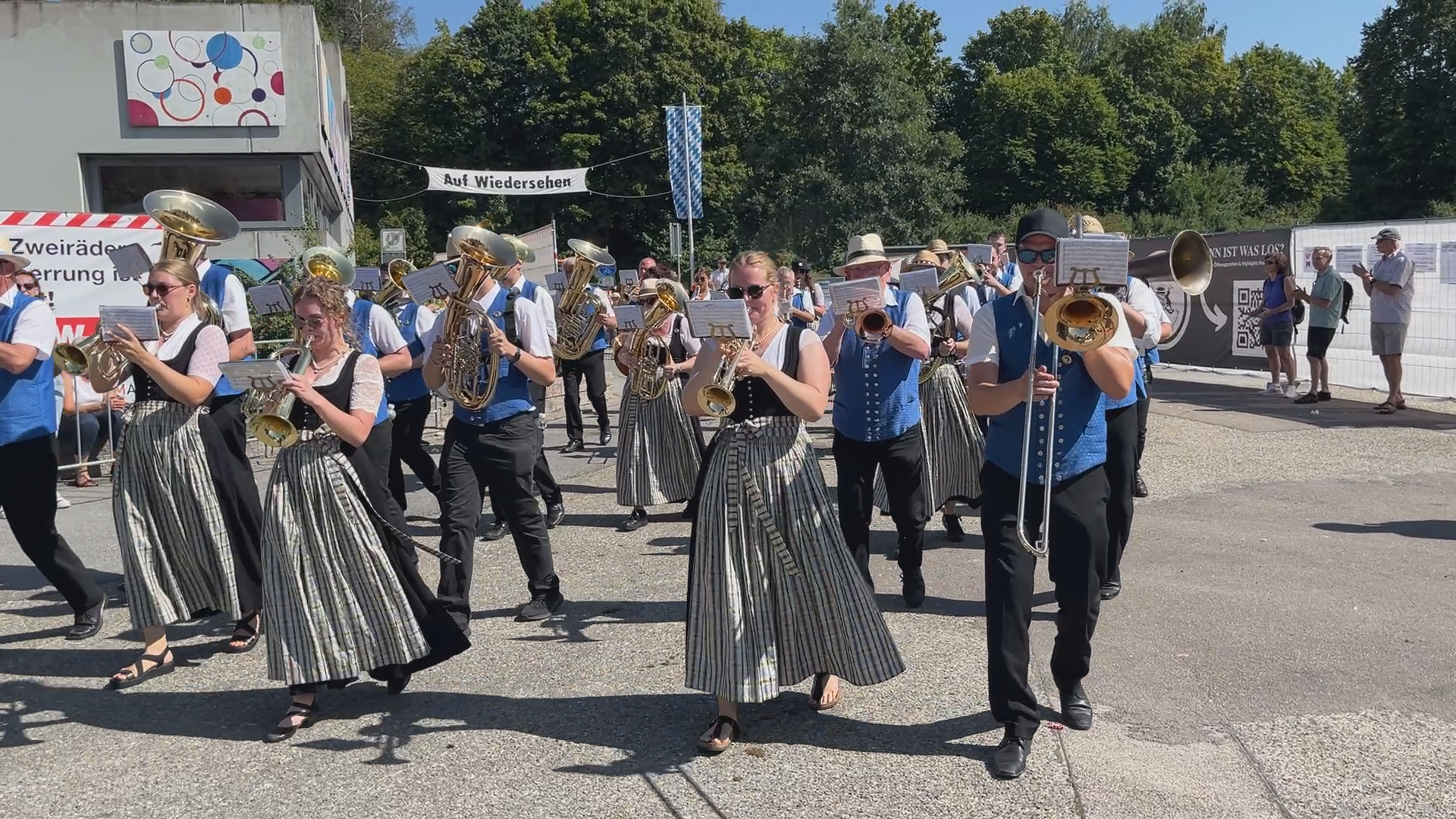 Video: 3500 feiern beim großen Festzug