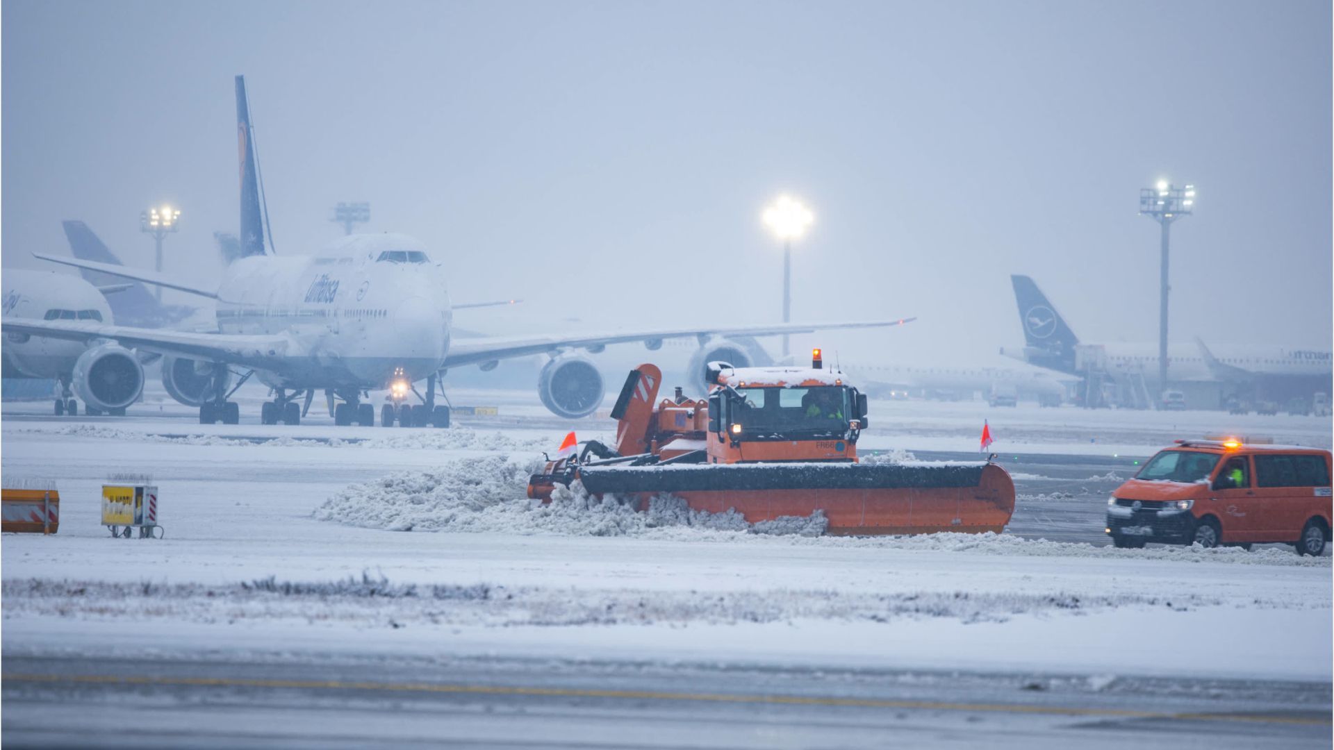 Video: Was gilt bei einer Flugverspätung wegen Schnee und Eis?
