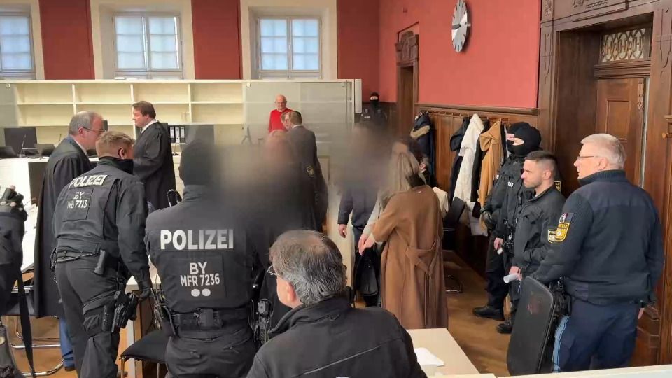 Video: Drogen- und Waffenschmuggler vor Gericht