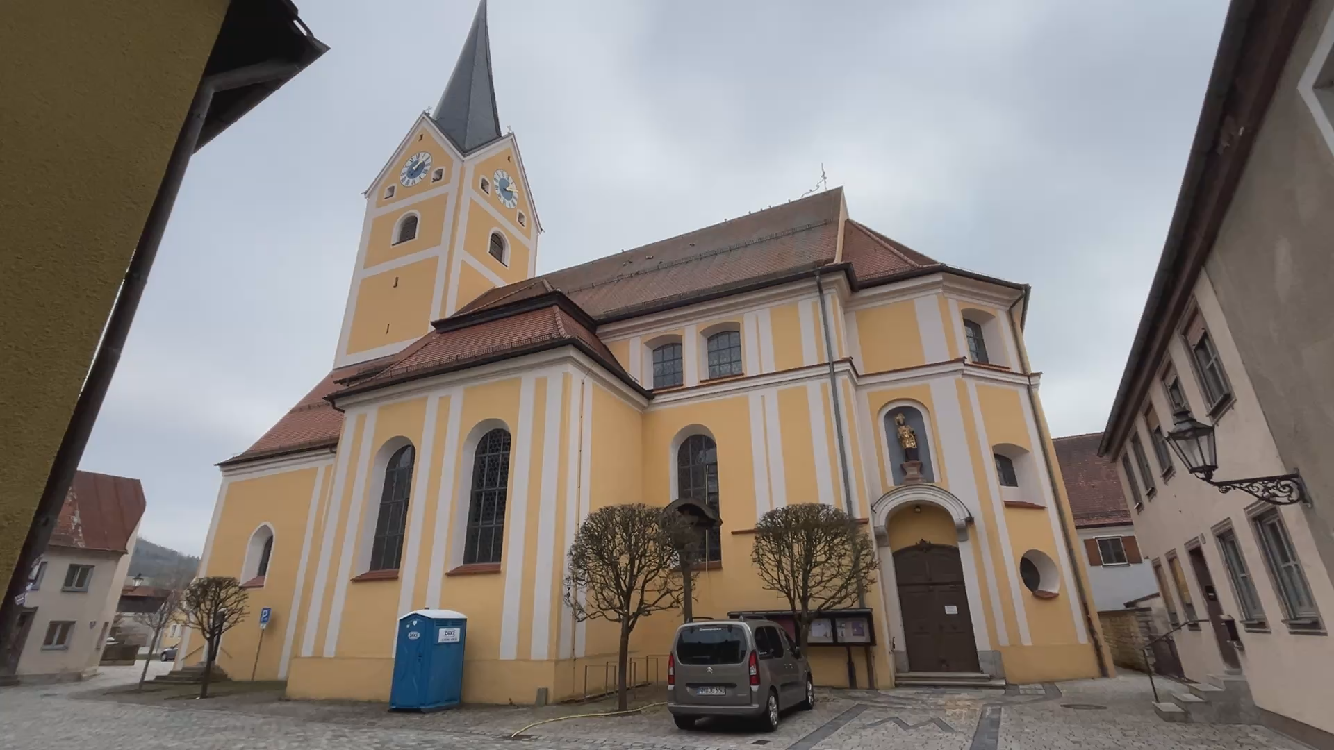 Video: Innenrenovierung läuft: Stadtpfarrkirche wird umfassend saniert