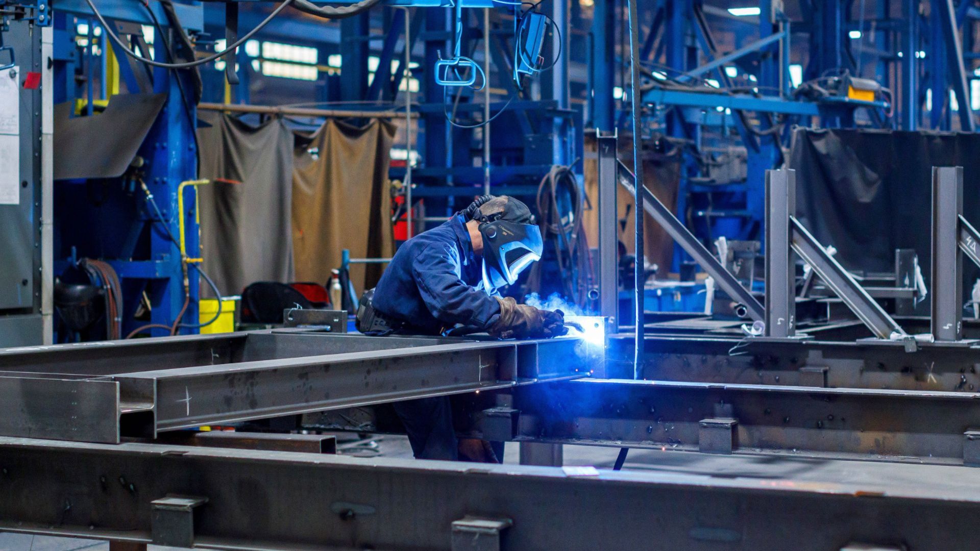 Video: Bayerische Metall- und Elektroindustrie baut 2025 21.000 Stellen ab
