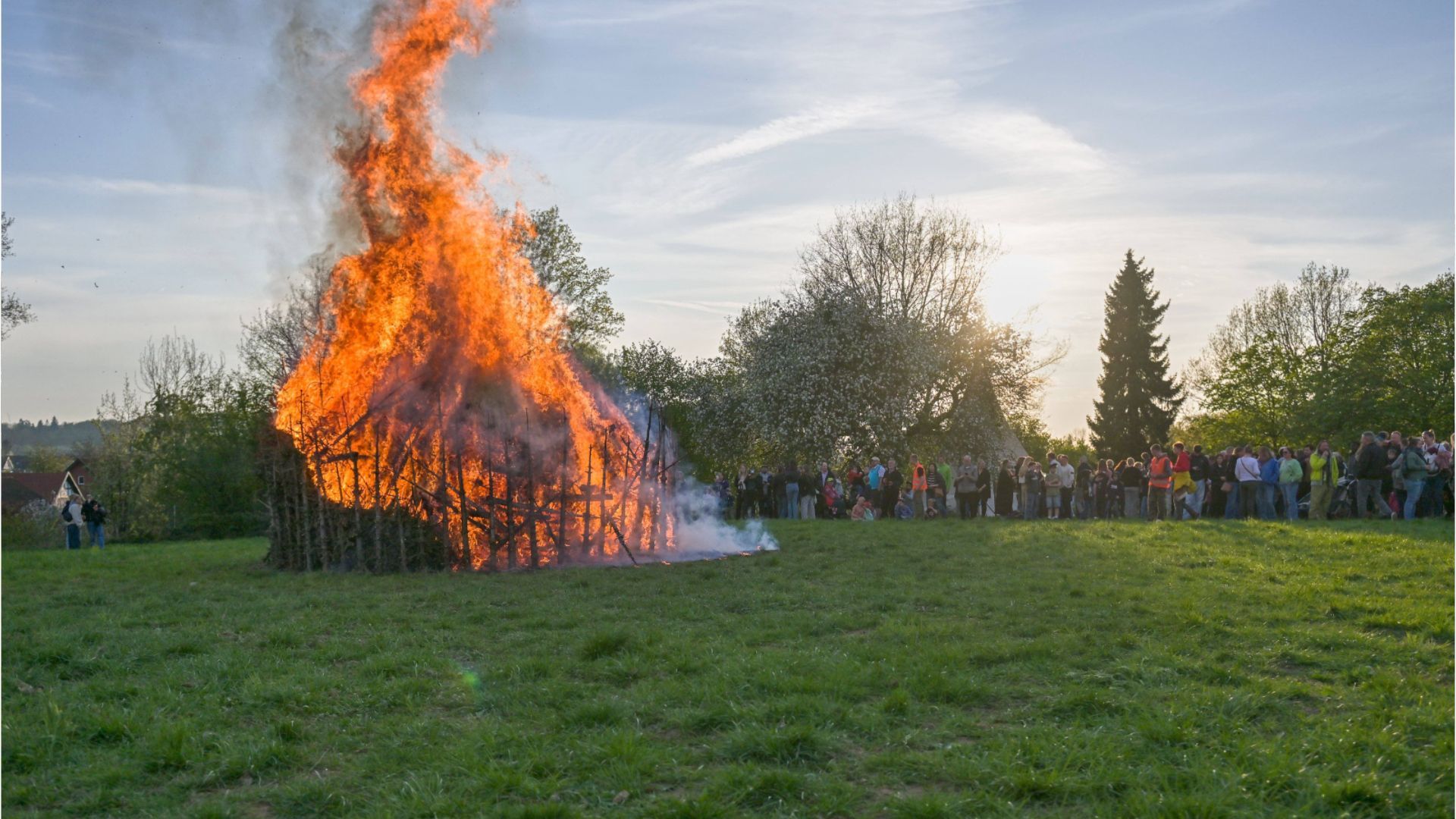 Video: Das ist beim Osterfeuer zu beachten