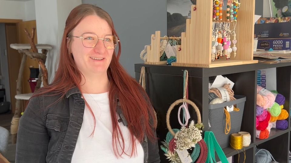 Video: Vom Hobby zum Geschäft: Häklerin aus Willmering verkauft Waren auf Etsy