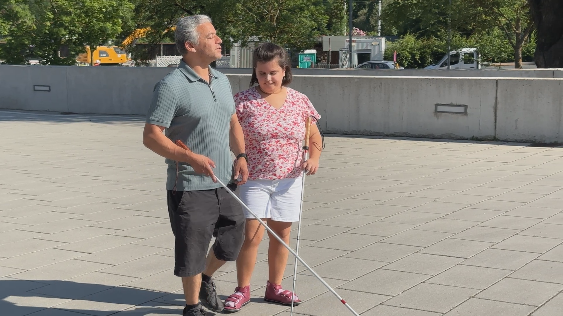 Video: Klicksonar-Training für Blinde: Mit Geräuschen Hindernisse erkennen