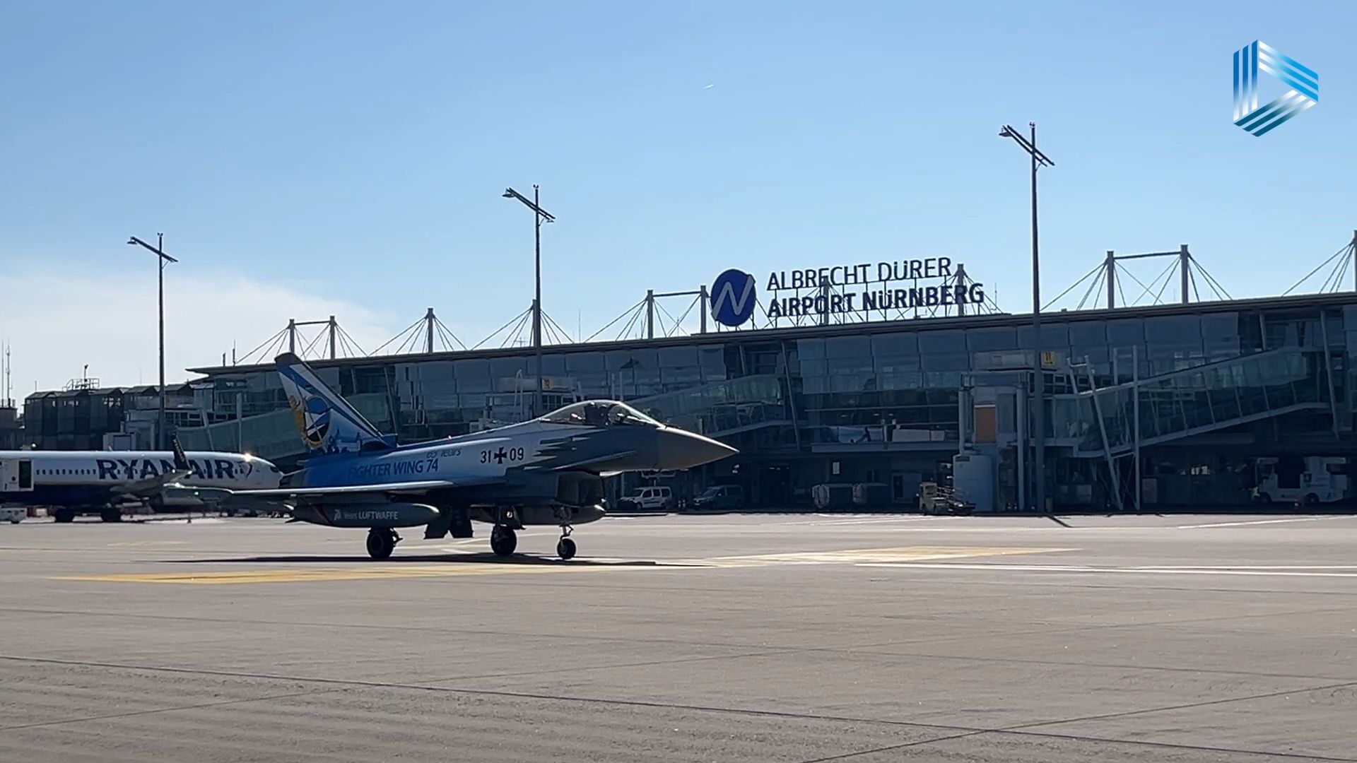 Video: Eurofighter und Urlaubsflieger