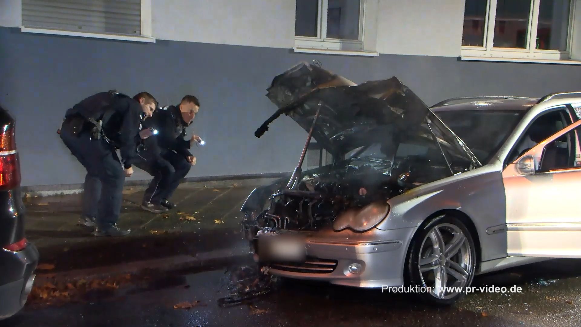 Brand eines Mercedes-Kombis in Mannheime: Schneller Feuerwehreinsatz verhindert Schlimmeres