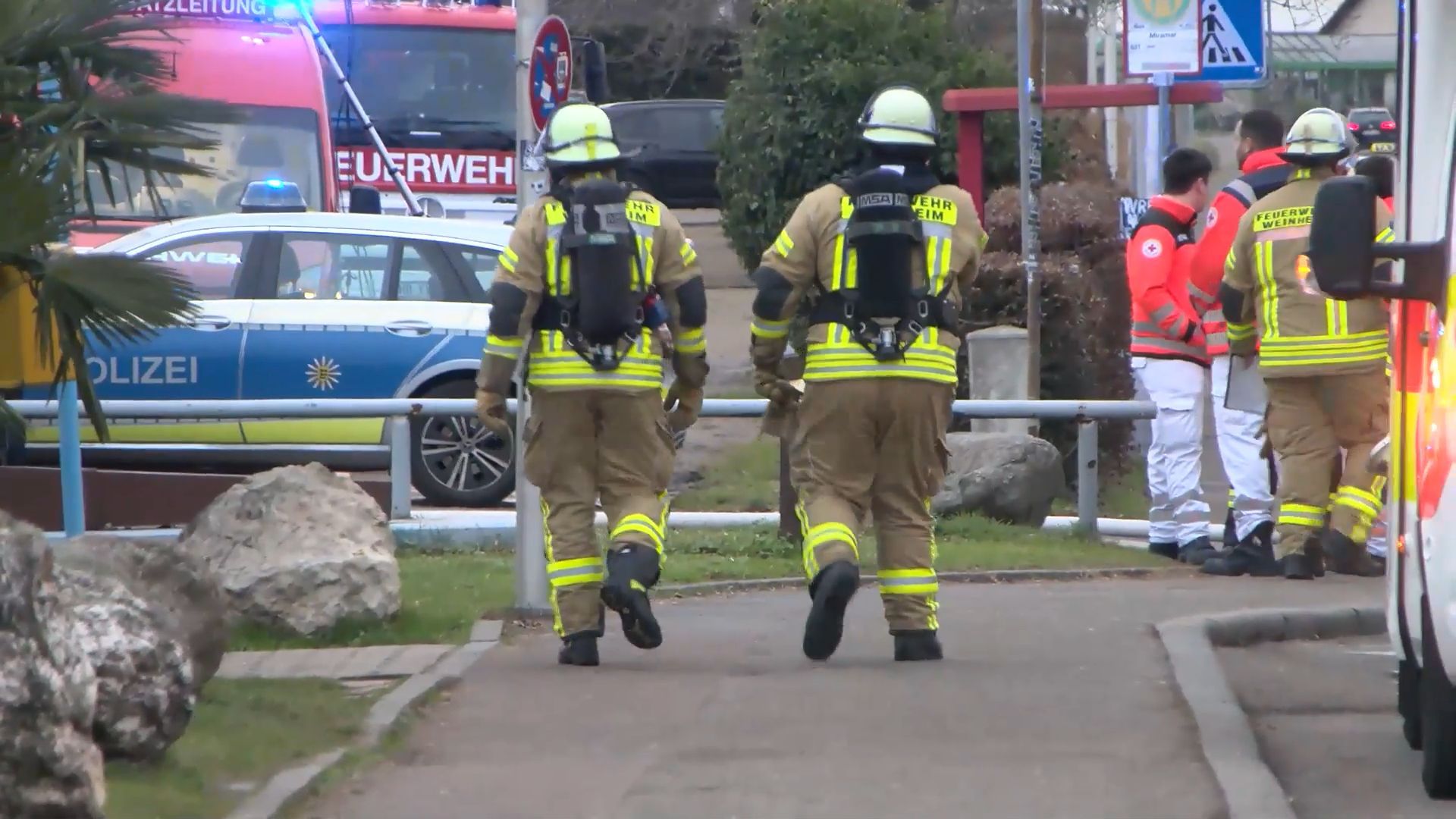 Feuerwehreinsatz im Erlebnisbad Miramar in Weinheim - Brand in der Küche