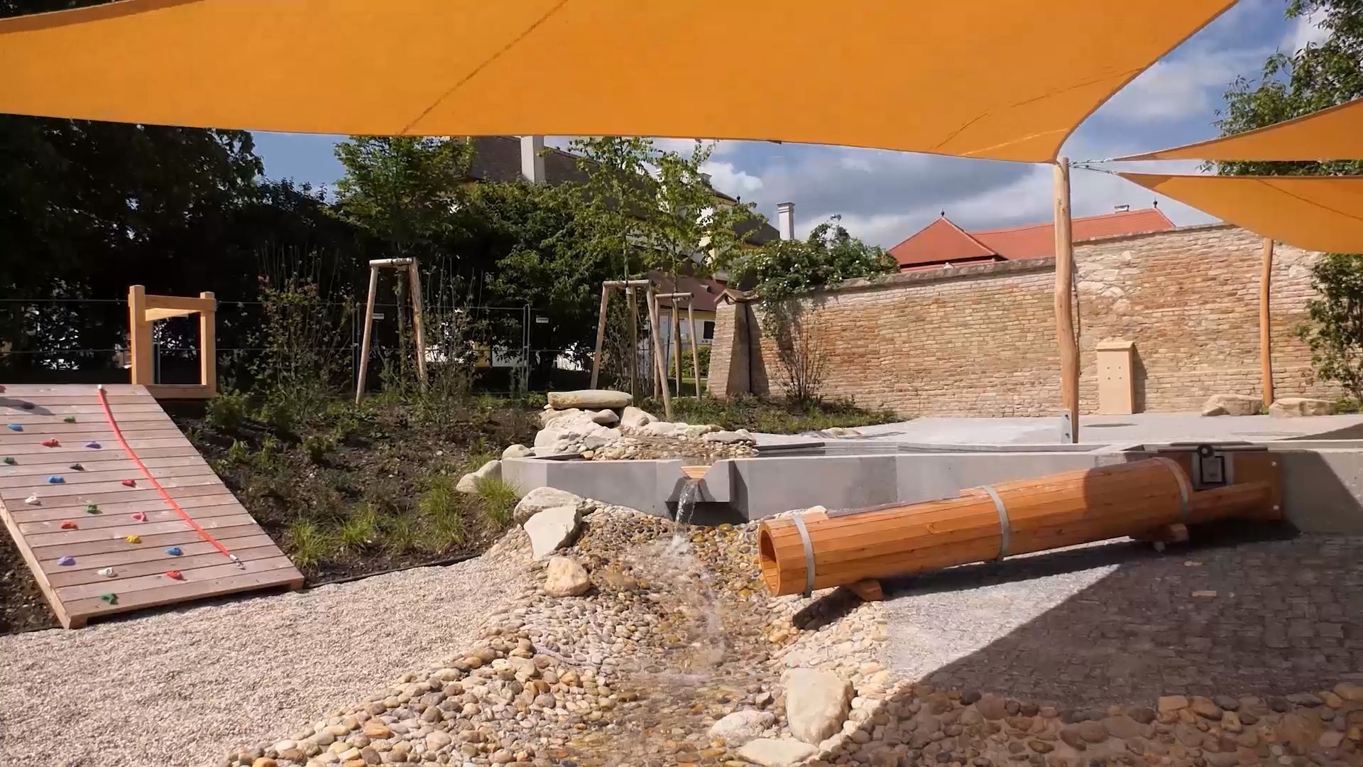 Video: Der neue Wassererlebnispfad auf Schloss Hof