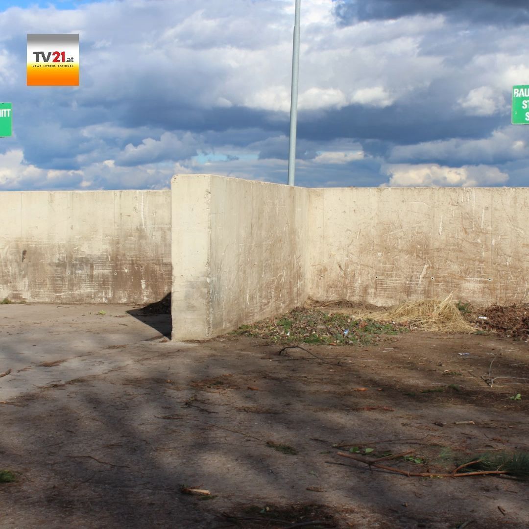 Video: Strasshof_ Grünschnittsammelplatz nach dem ‑ Made with FlexClip