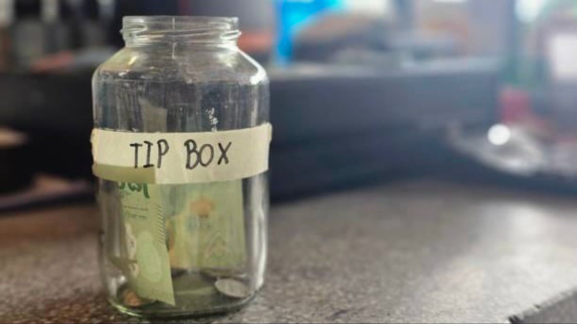 Video: US-Senat billigt Steuererleichterung in Höhe von 25.000 Dollar für Arbeitnehmer, die nur Trinkgeld erhalten