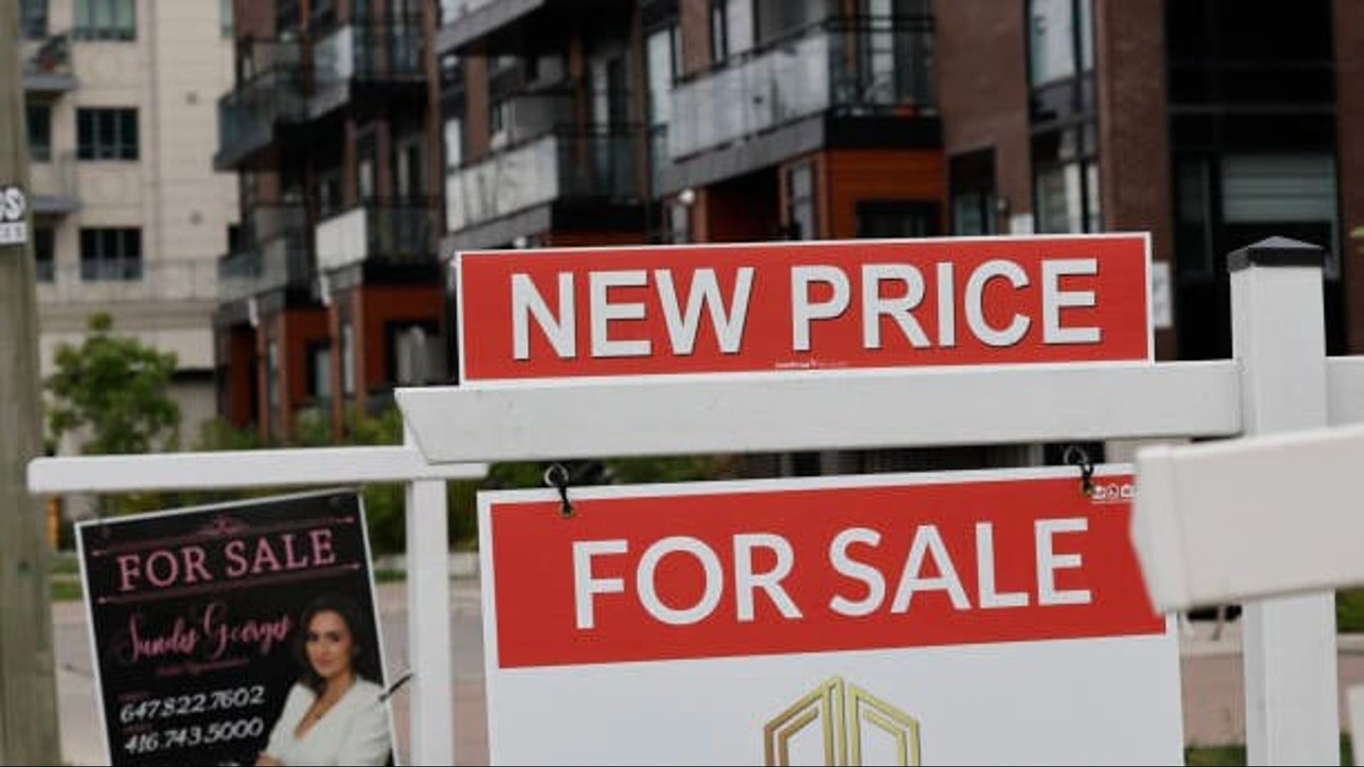 Video: Hausverkäufer übersteigen jetzt die Zahl der Hauskäufer in den USA um 500.000