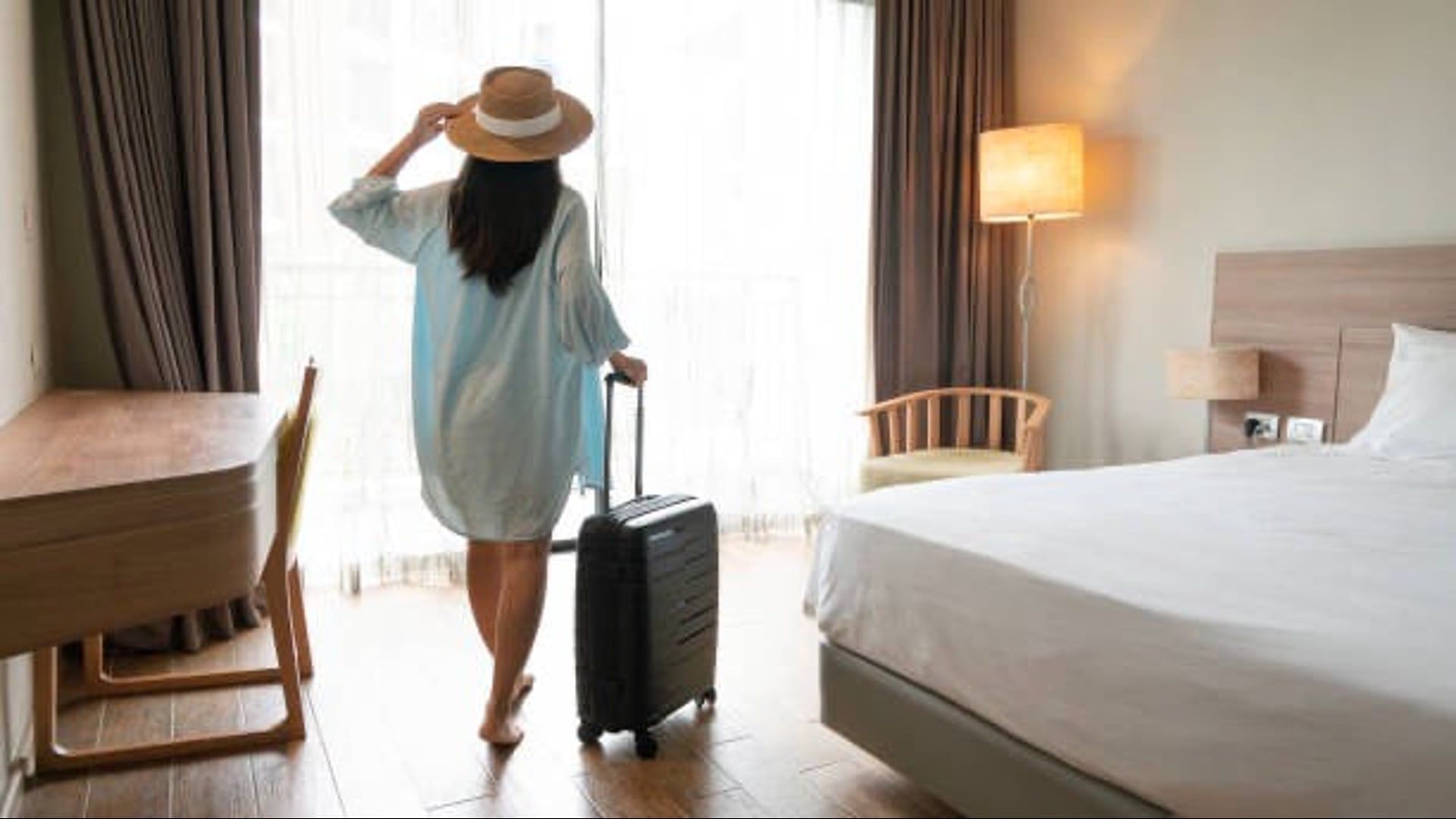 5 Things You Should Always Do After Checking Into a Hotel