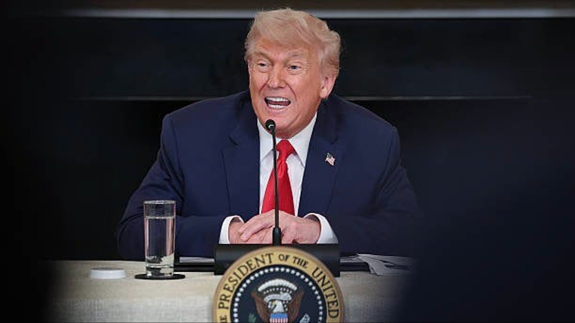 Video: Trump sagt, dass die FEMA nach der Hurrikansaison auslaufen wird