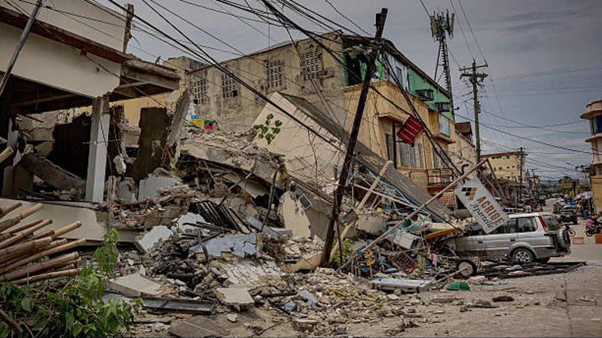 Video: Erdbeben der Stärke 7,4 erschüttert den Süden der Philippinen
