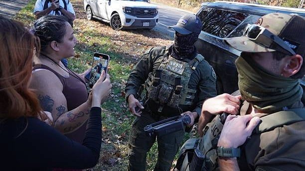 Video: Bundesbeamte greifen gegen illegale Einwanderung in Charlotte, North Carolina, durch