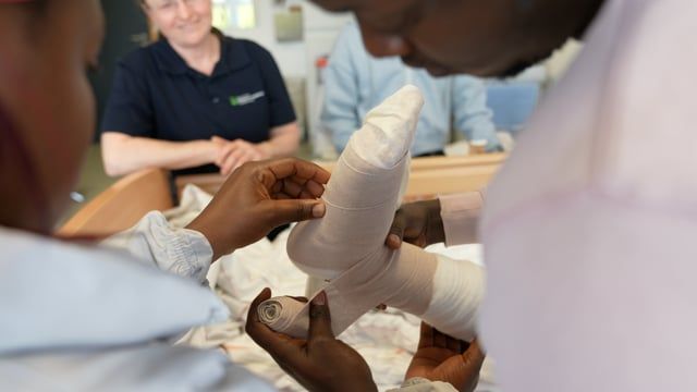 Video: Pflege ohne Grenzen: Internationale Azubis gegen den Fachkräftemangel