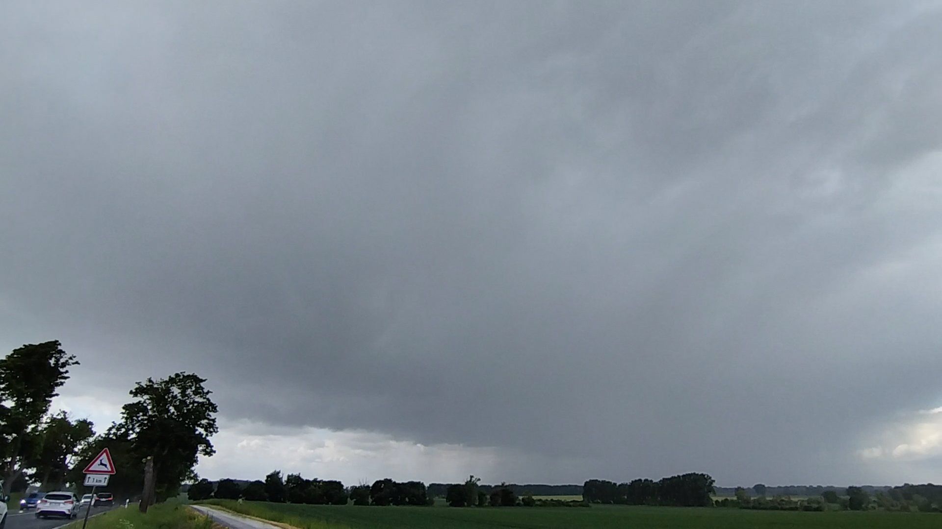 Video: Wetterlage am 16. Mai 2025 - Gewitterzellen bringen ordentliche Regendusche in Brandenburg