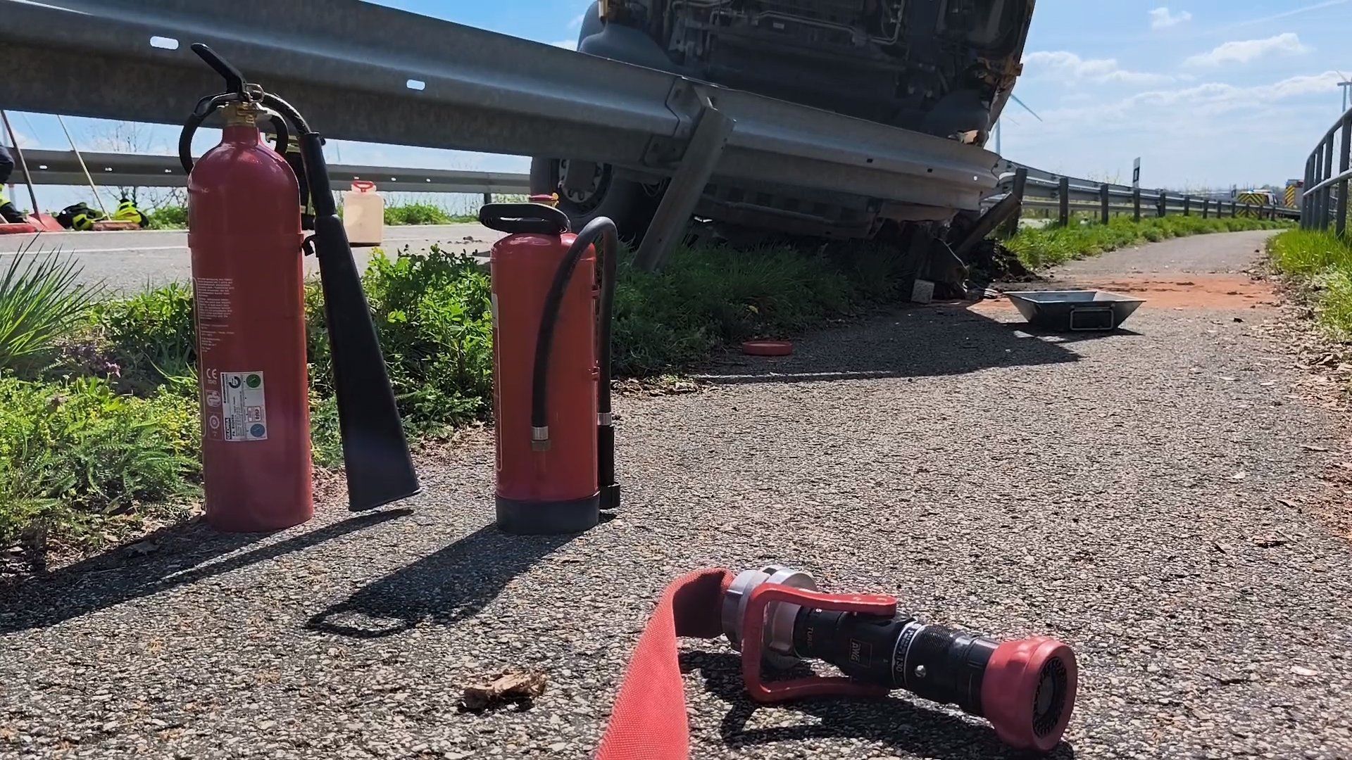 Video: Schwerer Zusammenstoß von zwei Fahrzeuge auf der ICE-Brücke bei Nauen