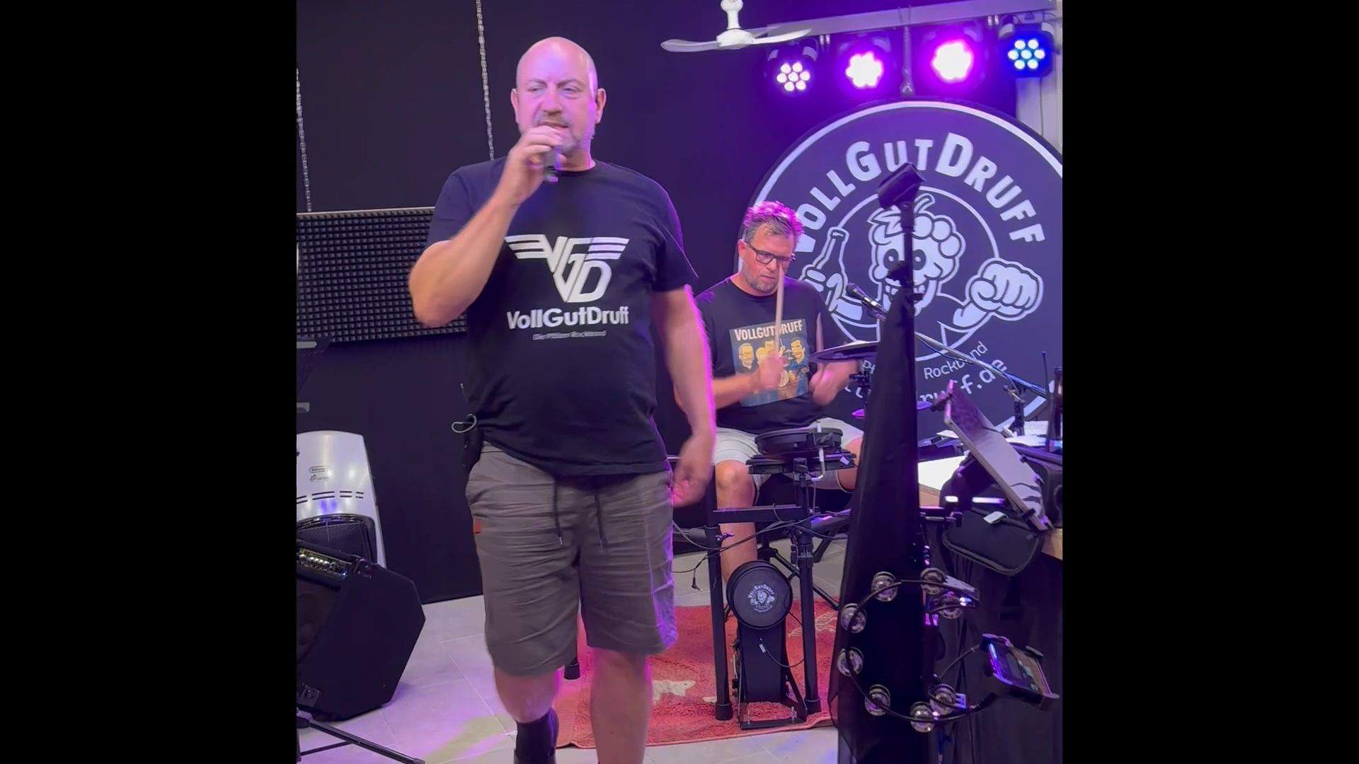 Video: VollGutDruff - Naggisch im Netz