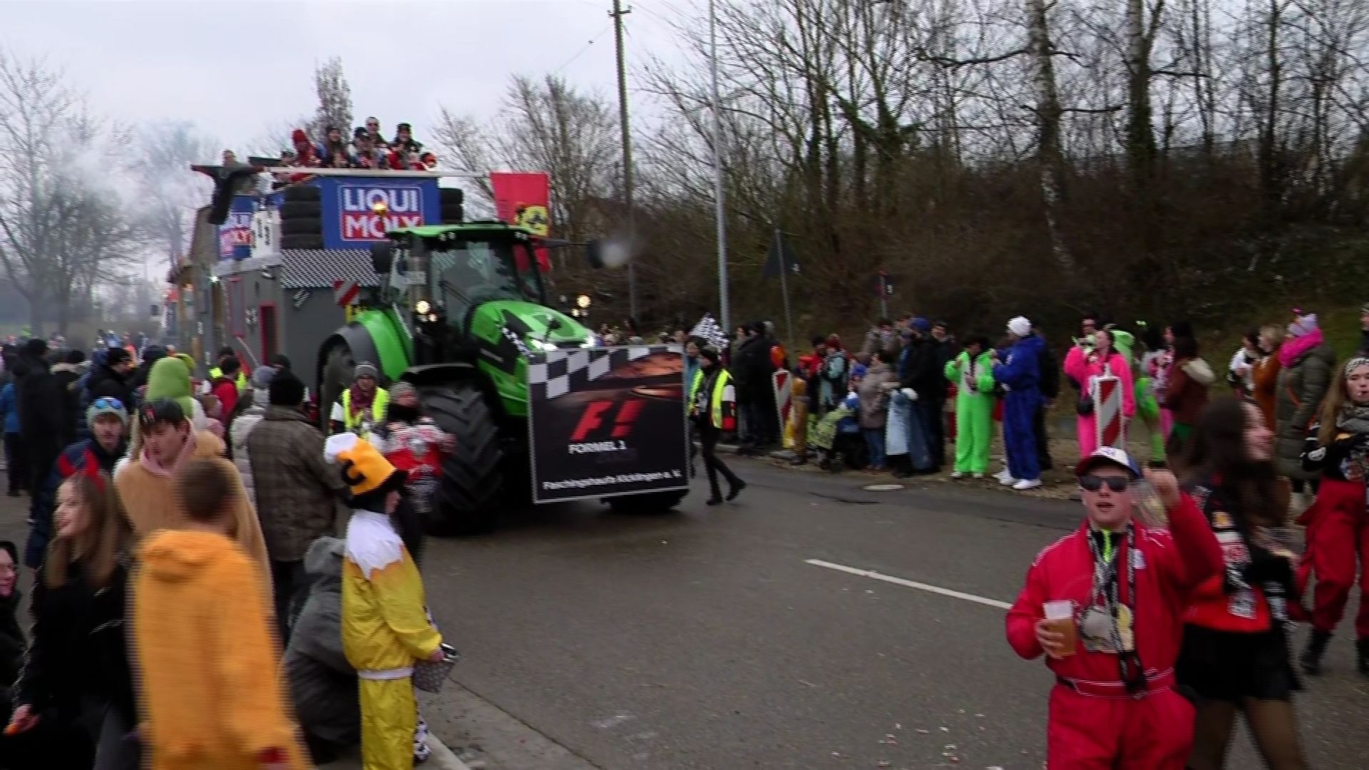 Tausende Besucher beim Faschingsumzug der Schlossfinken in Höchstädt