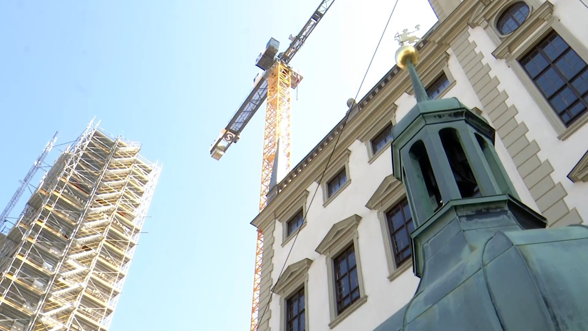 Video: Perlachturm-Kuppel wird zum Info-Pavillon