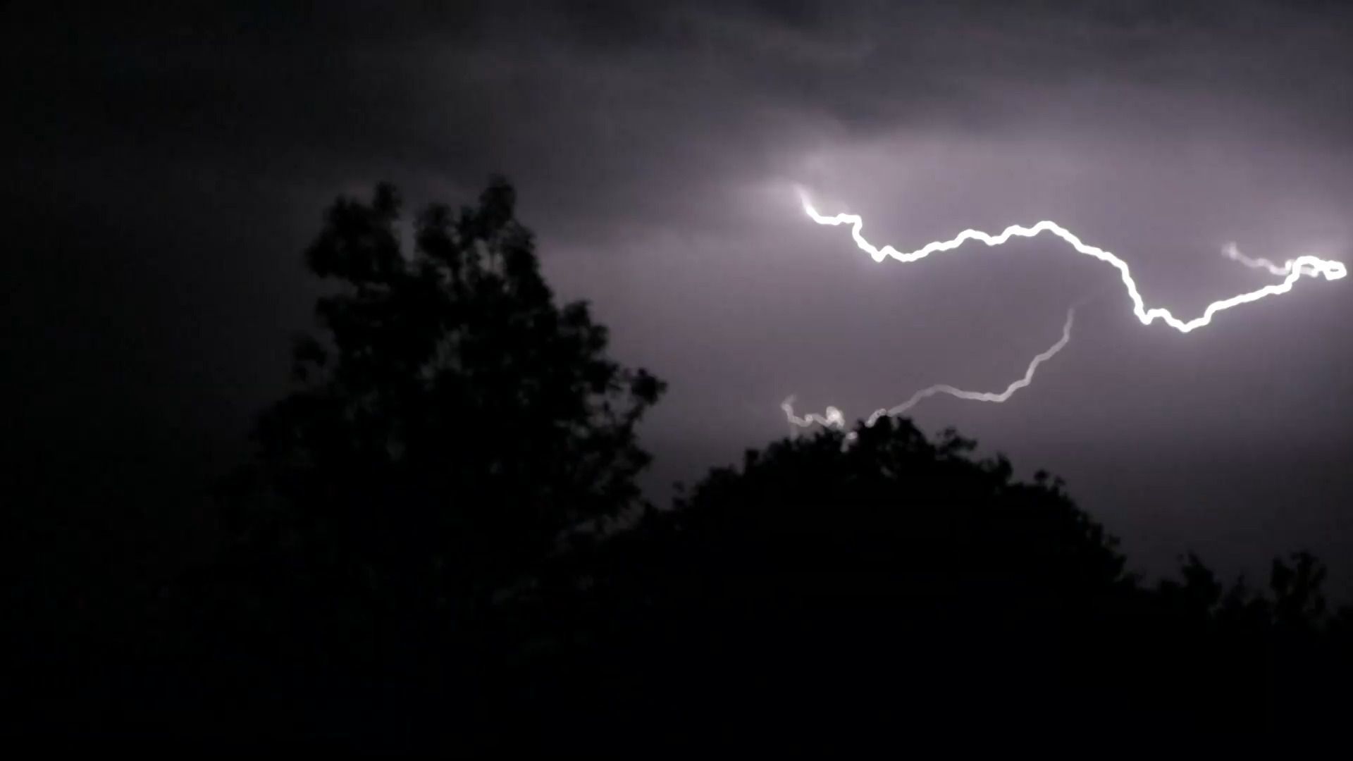 Video: Blitz und Donner: Sicherheit bei Gewitter