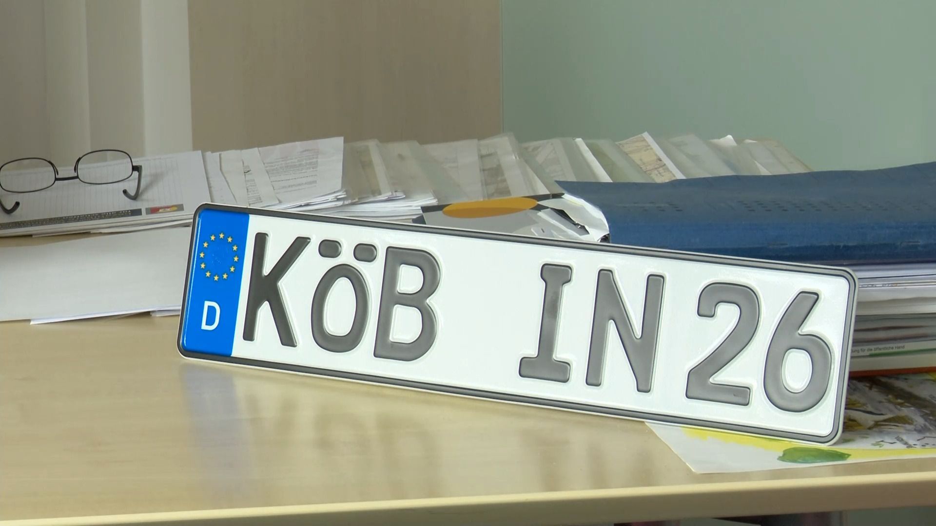 Video: Königsbrunn will eigenes Kennzeichen – Antrag auf „KÖB“ läuft