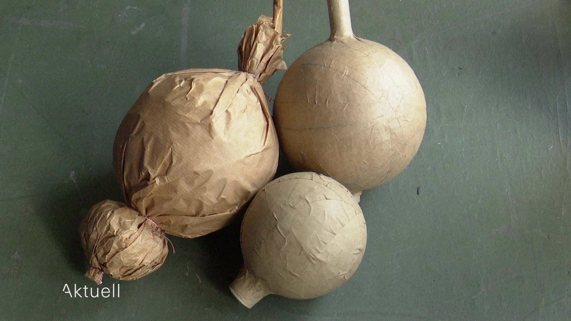 Video: Illegale Kugelbomben beschlagnahmt