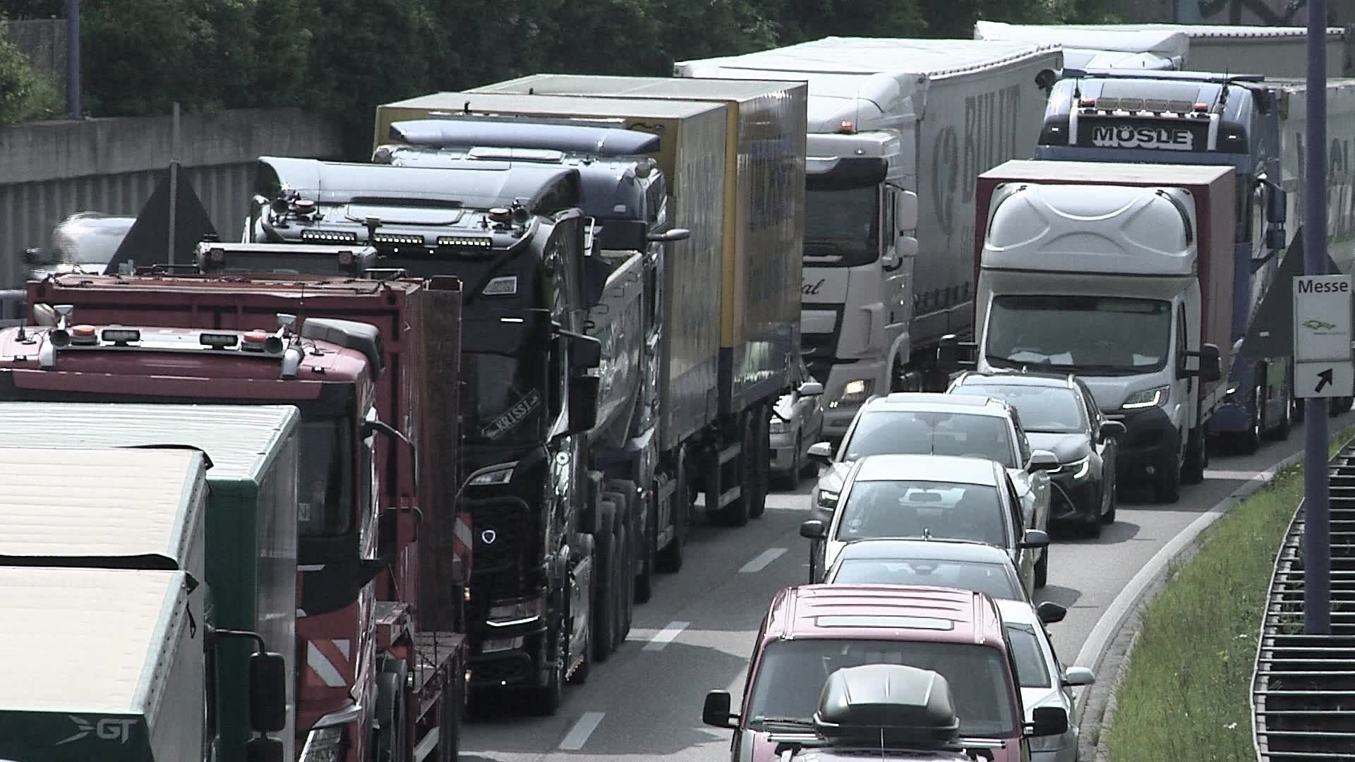 Video: a.tv kompakt: Tödlicher Unfall auf B17