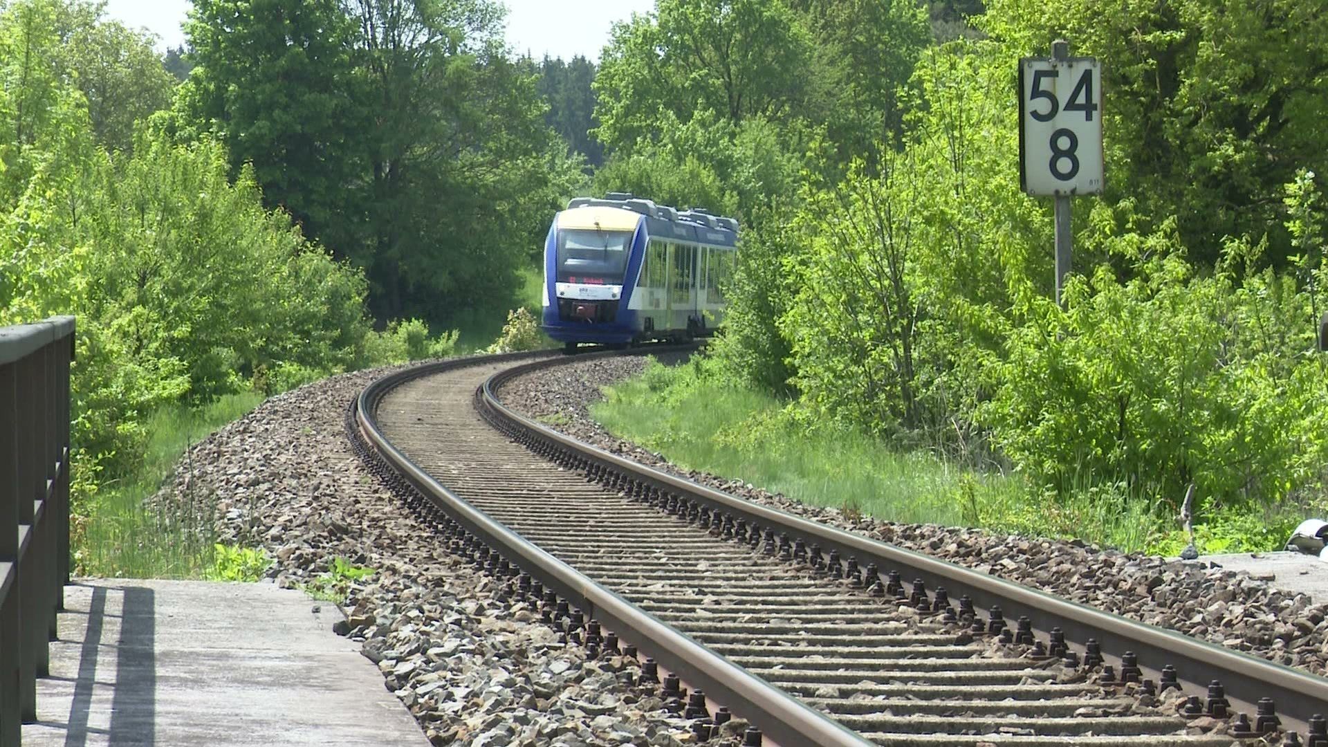 Video: a.tv kompakt: Paartalbahn vermutlich ab Montag gesperrt