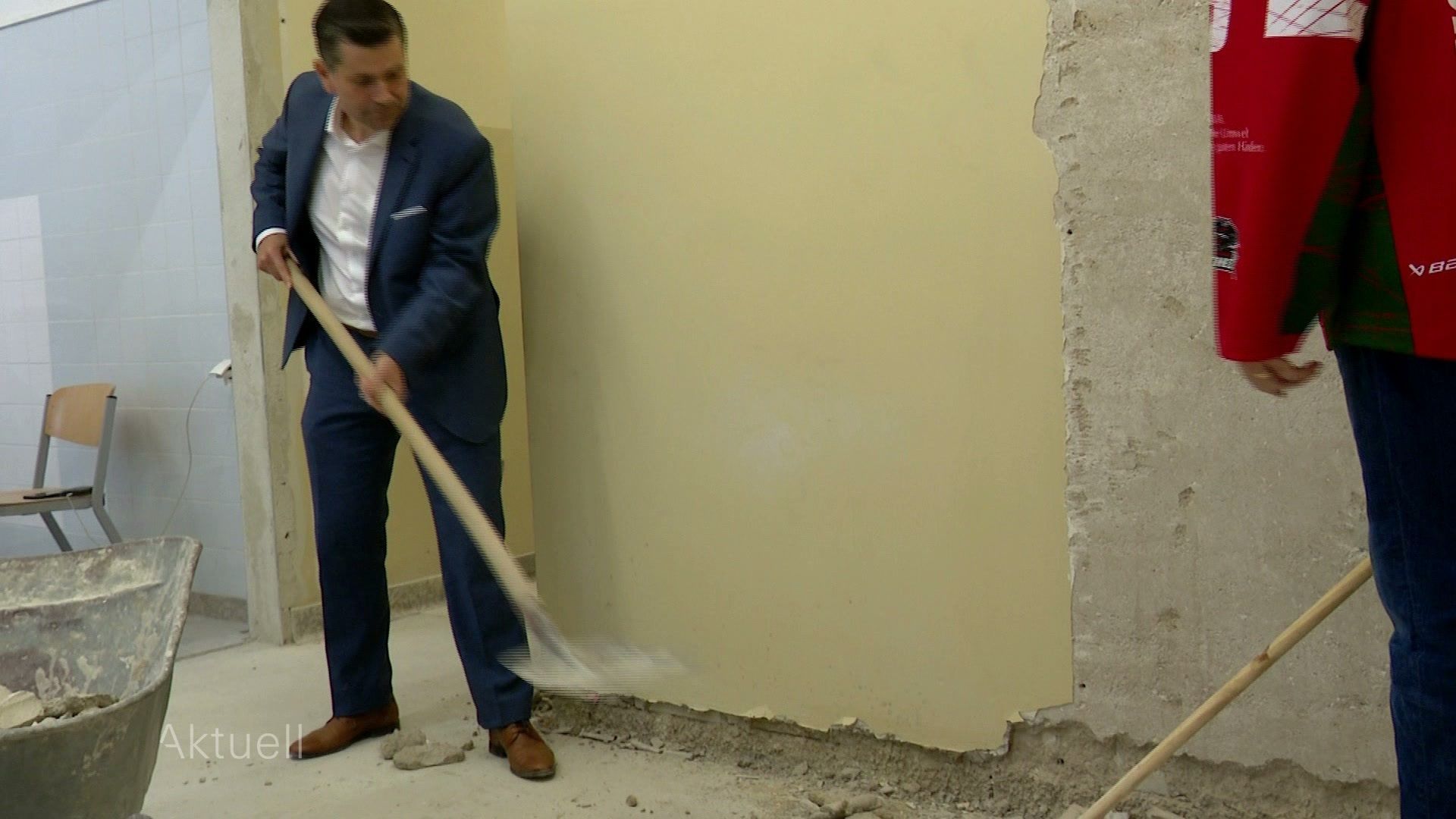 Video: Neues Schuljahr, neue Toiletten - Sanierungen in Augsburg schreiten voran