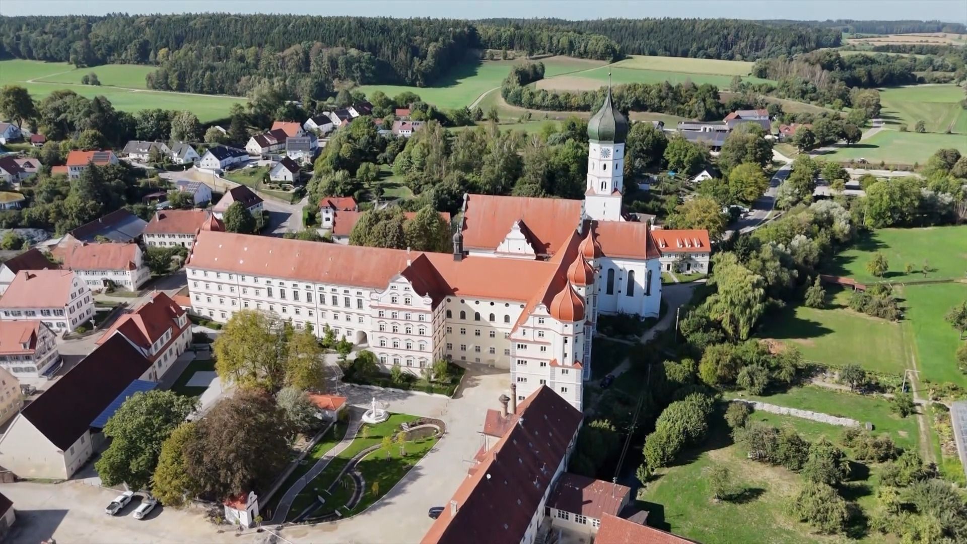 Video: Kloster Wettenhausen nach langjähriger Sanierung wieder eingeweiht