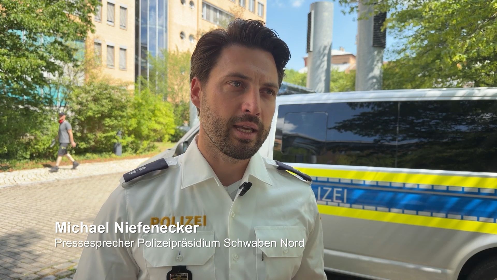 Video: So bildet ihr eine Rettungsgasse richtig