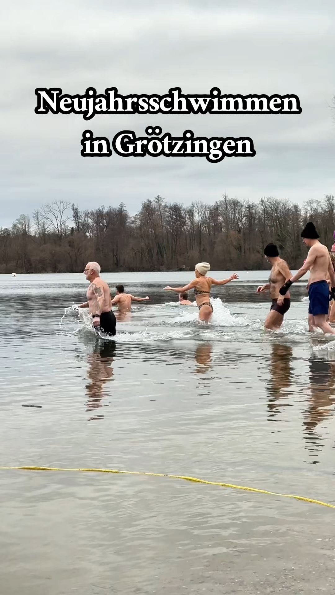 Video: Neujahrsschwimmen in Karlsruhe-Grötzingen